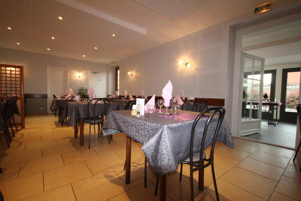 Logis Hotel Restaurant Auberge De La Cloche Le Theil-sur-Huisne Exterior foto