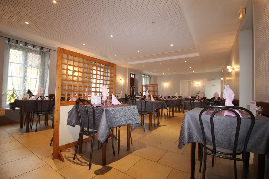 Logis Hotel Restaurant Auberge De La Cloche Le Theil-sur-Huisne Exterior foto