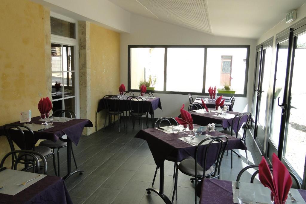 Logis Hotel Restaurant Auberge De La Cloche Le Theil-sur-Huisne Exterior foto